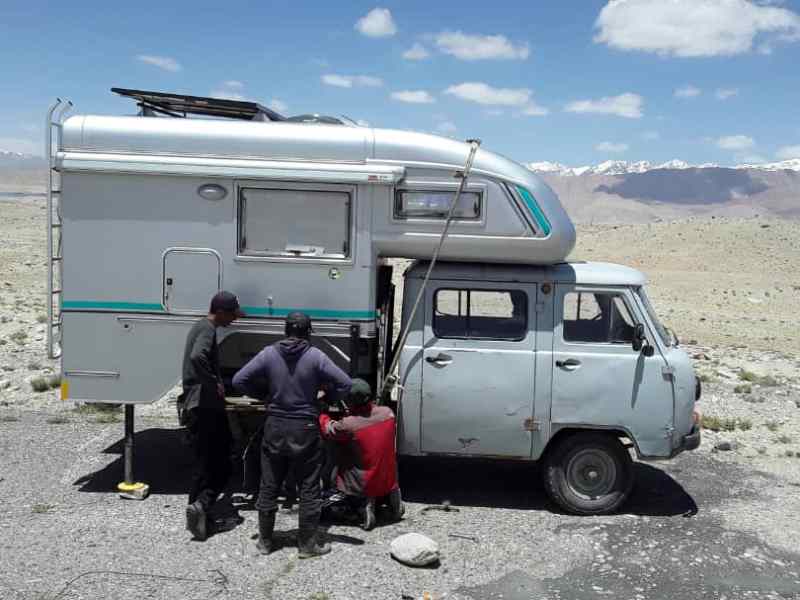 Abenteuer Zentral- und Westasien: Die spannende Reise von Larissa und Wassim mit ihrem Pickup-Camper